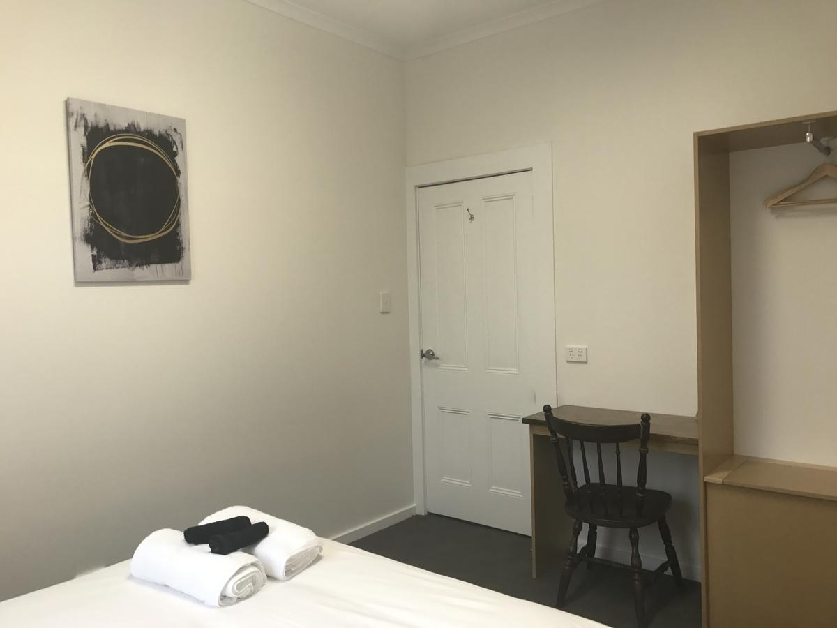 Okeefes Hotel Backpackers 朗塞斯顿 外观 照片